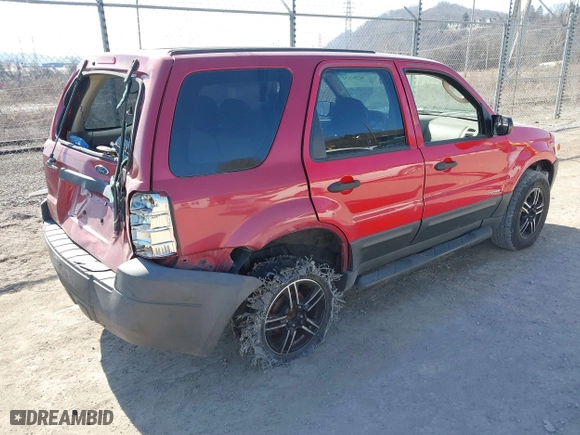 2005 Ford Escape XLS Value with VIN 1FMYU92Z95KB05652, listed as a IAAI auction lot 41782132 with 181,190 mi miles. Bid and sale history available at carsss.com. Image 4.