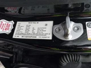 2023 Tesla Model 3 z VIN 5YJ3E1EA4PF433466, wystawiony jako IAAI lot #42249247 z przebiegiem 39 808 mil mil oraz . Historia ofert i sprzedaży dostępna na DreamBid. Obrazek 9.