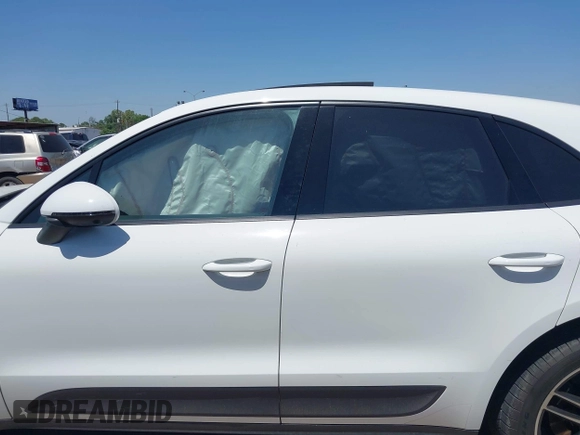 2021 Porsche Macan z VIN WP1AA2A59MLB00947, wystawiony jako IAAI lot #42013483 z przebiegiem Nie podano mil oraz . Historia ofert i sprzedaży dostępna na DreamBid. Obrazek 14.