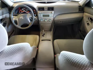 2008 Toyota Camry LE z VIN 4T1BE46K68U747760, wystawiony jako Copart lot #61265565 z przebiegiem 166 379 mil mil oraz Czysty tytuł • Clean title. Historia ofert i sprzedaży dostępna na DreamBid. Obrazek 8.