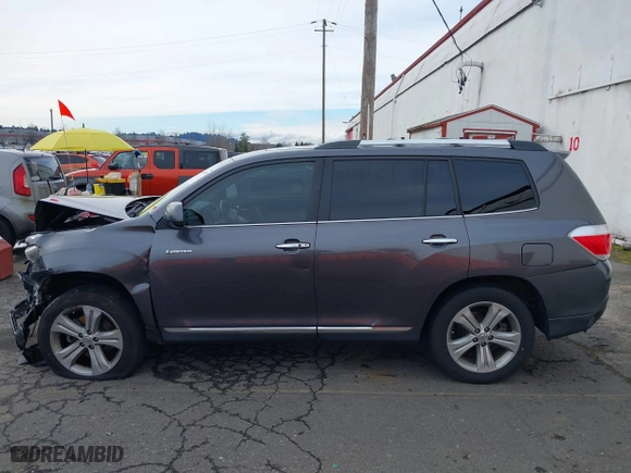 2013 Toyota Highlander Limited with VIN 5TDYK3EH5DS092173, listed as a IAAI auction lot 41484395 with 119,138 mi miles. Bid and sale history available at carsss.com. Image 14.
