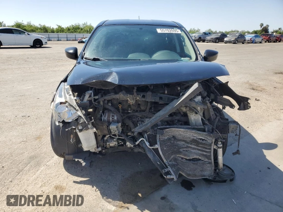 2017 Nissan Versa SV z VIN 3N1CN7AP8HL841701, wystawiony jako Copart lot #55702695 z przebiegiem 111 104 mil mil oraz Szkoda całkowita • Salvage title. Historia ofert i sprzedaży dostępna na DreamBid. Obrazek 5.