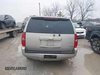 2009 Chevrolet Suburban LT with VIN 1GNFK16309R259972, listed as a IAAI auction lot 41568798 with 327,218 mi miles. Bid and sale history available at carsss.com. Image 16.