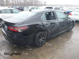 2022 Toyota Camry SE with VIN 4T1G11AK9NU714724, listed as a IAAI auction lot 41504720 with 63,237 mi miles. Bid and sale history available at carsss.com. Image 4.