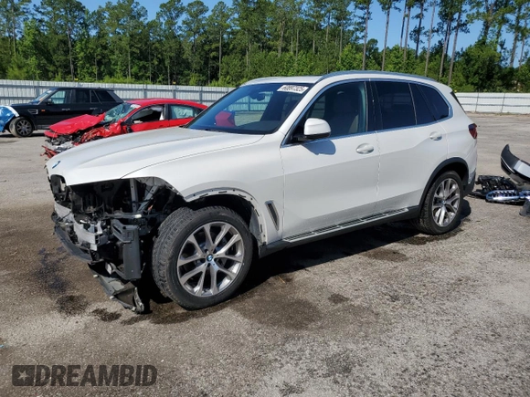 2021 BMW X5 xDrive40i z VIN 5UXCR6C0XM9E49285, wystawiony jako Copart lot #60897325 z przebiegiem 57 314 mil mil oraz Szkoda całkowita • Salvage title. Historia ofert i sprzedaży dostępna na DreamBid. Obrazek 1.