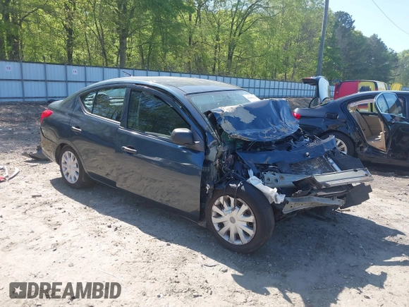 2015 Nissan Versa SV with VIN 3N1CN7APXFL813704, listed as a IAAI auction lot 42005624 with 170,690 mi miles. Bid and sale history available at carsss.com. Image 1.
