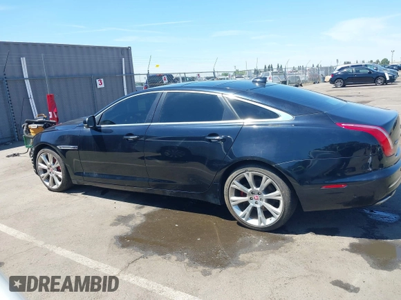 2016 Jaguar XJ Portfolio z VIN SAJWA2G76G8V97013, wystawiony jako IAAI lot #42239189 z przebiegiem Nie podano mil oraz . Historia ofert i sprzedaży dostępna na DreamBid. Obrazek 14.