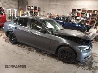 2006 BMW 3 Series 325i z VIN WBAVB13526KX36980, wystawiony jako IAAI lot #42308455 z przebiegiem 147 512 mil mil oraz . Historia ofert i sprzedaży dostępna na DreamBid. Obrazek 1.