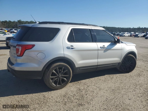 2018 Ford Explorer XLT with VIN 1FM5K8D80JGA50741, listed as a Copart auction lot 43373655 with 88,330 mi miles and Salvage Title. Bid and sale history available at carsss.com. Image 3.