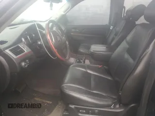 2010 Cadillac Escalade ESV Luxury z VIN 1GYUKHEF1AR199882, wystawiony jako Copart lot #49752735 z przebiegiem 201 061 mil mil oraz Czysty tytuł • Clean title. Historia ofert i sprzedaży dostępna na DreamBid. Obrazek 7.