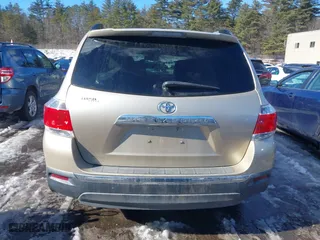 2013 Toyota Highlander Limited with VIN 5TDYK3EH5DS099723, listed as a IAAI auction lot 41565089 with 75,207 mi miles. Bid and sale history available at carsss.com. Image 17.