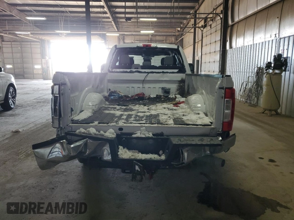 2018 Ford F-250 XL z VIN 1FT7X2A63JED00631, wystawiony jako Copart lot #41529615 z przebiegiem 104 753 mil mil oraz Szkoda całkowita • Salvage title. Historia ofert i sprzedaży dostępna na DreamBid. Obrazek 6.