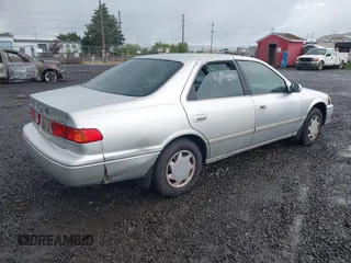 2000 Toyota Camry CE z VIN 4T1BG22KXYU690984, wystawiony jako IAAI lot #42222118 z przebiegiem 292 017 mil mil oraz . Historia ofert i sprzedaży dostępna na DreamBid. Obrazek 4.