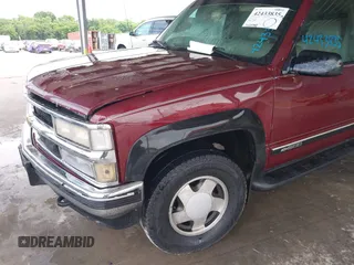 1999 Chevrolet Suburban z VIN 3GNFK16R8XG144067, wystawiony jako IAAI lot #42433835 z przebiegiem 362 941 mil mil oraz . Historia ofert i sprzedaży dostępna na DreamBid. Obrazek 6.