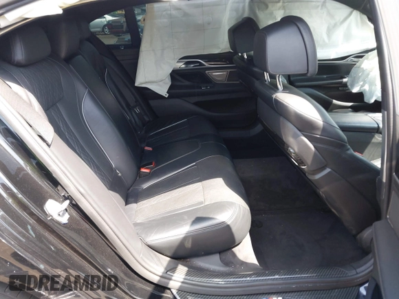 2017 BMW 7 Series 750i with VIN WBA7F0C37HGM22205, listed as a IAAI auction lot 40033800 with 70,581 mi miles. Bid and sale history available at carsss.com. Image 8.