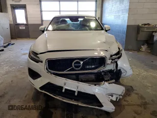 2019 Volvo S60 Momentum with VIN 7JR102FK8KG008268, listed as a Copart auction lot 40044664 with 88,330 mi miles. Bid and sale history available at carsss.com. Image 5.