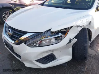 2018 Nissan Altima 2.5 SL with VIN 1N4AL3AP1JC290599, listed as a IAAI auction lot 41011797 with 52,348 mi miles. Bid and sale history available at carsss.com. Image 6.
