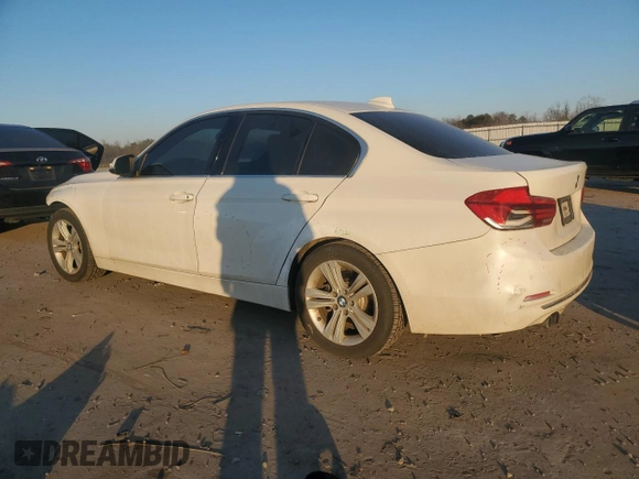 2018 BMW 3 Series 330i z VIN WBA8B9G56JNU97771, wystawiony jako Copart lot #54126505 z przebiegiem 71 545 mil mil oraz Szkoda całkowita • Salvage title. Historia ofert i sprzedaży dostępna na DreamBid. Obrazek 2.