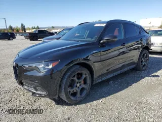 2024 Alfa Romeo Stelvio Ti z VIN ZASPAKBN3R7D79474, wystawiony jako Copart lot #50245995 z przebiegiem 14 558 mil mil oraz Szkoda całkowita • Salvage title. Historia ofert i sprzedaży dostępna na DreamBid. Obrazek 1.