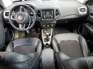 2018 Jeep Compass Latitude z VIN 3C4NJDBB5JT400553, wystawiony jako Copart lot #57513225 z przebiegiem 120 400 mil mil oraz Szkoda całkowita • Salvage title. Historia ofert i sprzedaży dostępna na DreamBid. Obrazek 8.