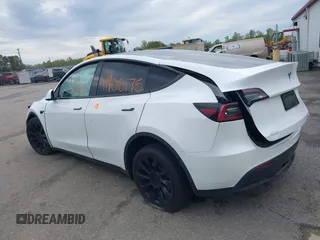 2021 Tesla Model Y Long Range with VIN 5YJYGDEE5MF232790, listed as a IAAI auction lot 41900175 with Not Provided miles. Bid and sale history available at carsss.com. Image 3.