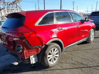 2019 Kia Sorento LX V6 with VIN 5XYPG4A53KG559373, listed as a IAAI auction lot 41238816 with 61,685 mi miles. Bid and sale history available at carsss.com. Image 4.