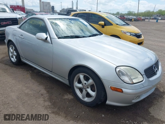 2002 Mercedes-Benz SLK 320 z VIN WDBKK65F82F254735, wystawiony jako IAAI lot #42135544 z przebiegiem 110 886 mil mil oraz . Historia ofert i sprzedaży dostępna na DreamBid. Obrazek 6.