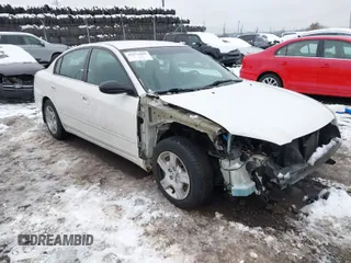 2004 Nissan Altima S with VIN 1N4AL11D64C137926, listed as a IAAI auction lot 41571445 with 124,147 mi miles. Bid and sale history available at carsss.com. Image 1.