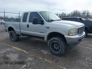2002 Ford Super Duty F-250 XL with VIN 1FTNX21F92EC35809, listed as a IAAI auction lot 41630617 with 215,710 mi miles. Bid and sale history available at carsss.com. Image 1.