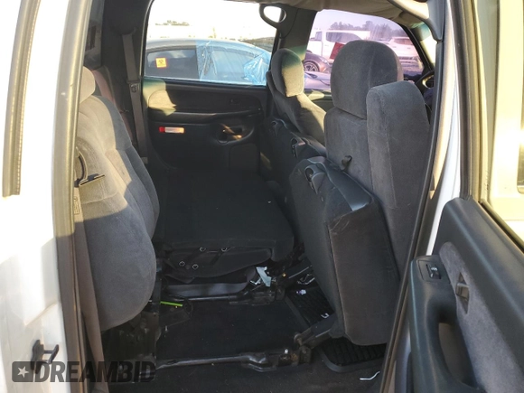 2001 Chevrolet Silverado 1500HD LS z VIN 1GCGC13U21F143976, wystawiony jako Copart lot #85952204 z przebiegiem Nie podano mil oraz Nie do naprawy • Non repairable. Historia ofert i sprzedaży dostępna na DreamBid. Obrazek 11.
