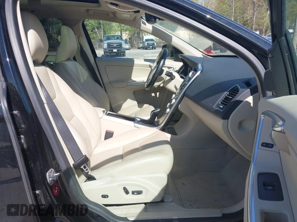 2016 Volvo XC60 T5 Premier with VIN YV4612RK8G2800032, listed as a IAAI auction lot 42173789 with 107,561 mi miles. Bid and sale history available at carsss.com. Image 5.