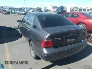 2007 Ford Focus S with VIN 1FAFP34N77W353068, listed as a IAAI auction lot 34978305 with 1 mi miles. Bid and sale history available at carsss.com. Image 3.