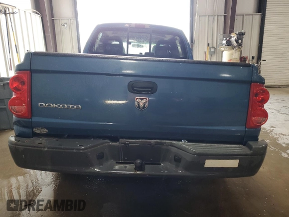 2006 Dodge Dakota ST z VIN 1D7HE28K06S598762, wystawiony jako Copart lot #55126075 z przebiegiem 175 492 mil mil oraz Szkoda całkowita • Salvage title. Historia ofert i sprzedaży dostępna na DreamBid. Obrazek 6.
