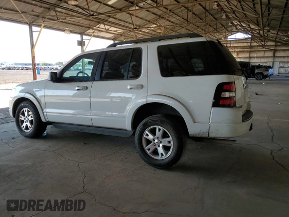 2010 Ford Explorer XLT z VIN 1FMEU7DE4AUA83284, wystawiony jako Copart lot #62513215 z przebiegiem 134 656 mil mil oraz Szkoda całkowita • Salvage title. Historia ofert i sprzedaży dostępna na DreamBid. Obrazek 2.