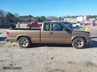 2003 Chevrolet S-10 LS with VIN 1GCCS19X138138729, listed as a IAAI auction lot 41683072 with 1 mi miles. Bid and sale history available at carsss.com. Image 14.