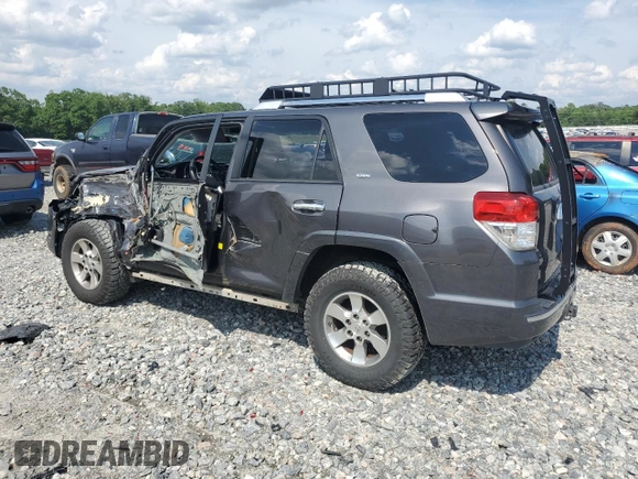 2013 Toyota 4Runner SR5 z VIN JTEZU5JR1D5062064, wystawiony jako Copart lot #57326195 z przebiegiem 176 073 mil mil oraz Szkoda całkowita • Salvage title. Historia ofert i sprzedaży dostępna na DreamBid. Obrazek 2.