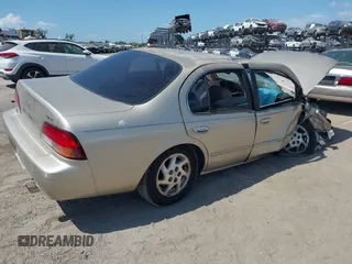 1999 Nissan Maxima GXE z VIN JN1CA21A8XT109136, wystawiony jako IAAI lot #42180758 z przebiegiem 136 876 mil mil oraz . Historia ofert i sprzedaży dostępna na DreamBid. Obrazek 4.