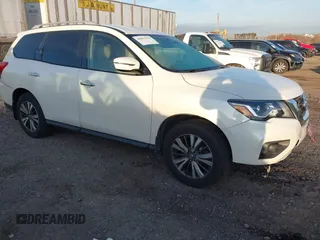 2017 Nissan Pathfinder SV with VIN 5N1DR2MM9HC645218, listed as a IAAI auction lot 40697929 with 103,533 mi miles. Bid and sale history available at carsss.com. Image 1.