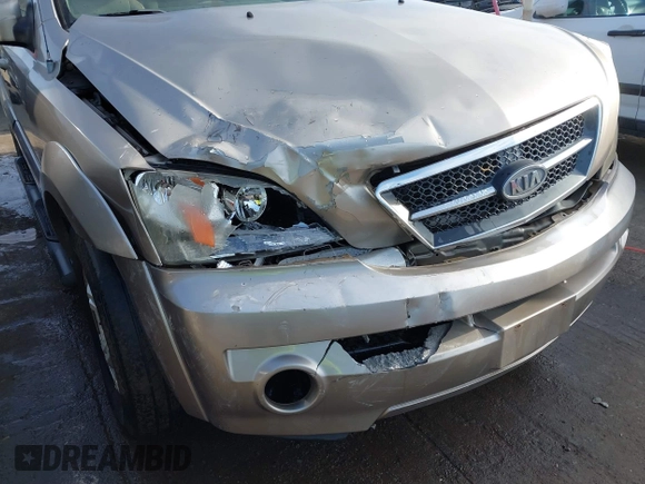 2005 Kia Sorento LX with VIN KNDJD733555359460, listed as a IAAI auction lot 41500228 with 157,649 mi miles. Bid and sale history available at carsss.com. Image 6.