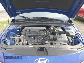 2024 Hyundai Elantra SEL z VIN KMHLS4DG2RU821902, wystawiony jako IAAI lot #41938643 z przebiegiem 6 381 mil mil oraz . Historia ofert i sprzedaży dostępna na DreamBid. Obrazek 10.