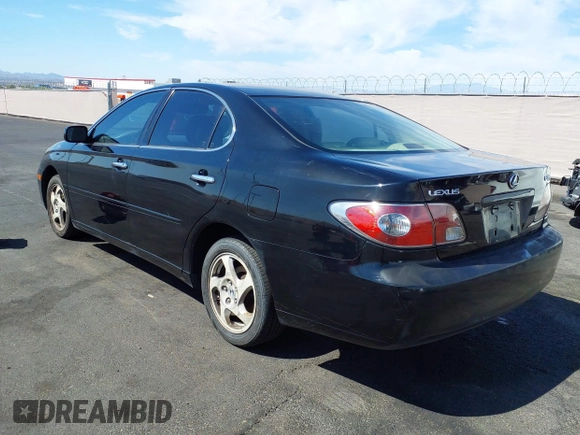 2002 Lexus ES 300 with VIN JTHBF30G920007858, listed as a IAAI auction lot 42111543 with 206,061 mi miles. Bid and sale history available at carsss.com. Image 3.