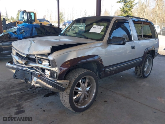 1996 Chevrolet Tahoe with VIN 3GNEK18R5TG157667, listed as a IAAI auction lot 41677181 with 190,849 mi miles. Bid and sale history available at carsss.com. Image 17.