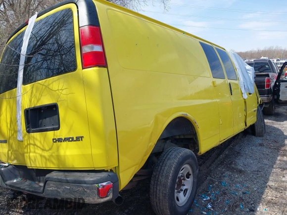 2005 Chevrolet Express Cargo with VIN 1GCHG39U151209822, listed as a IAAI auction lot 41889072 with Not provided miles and . Bid and sale history available at DreamBid. Image 4.