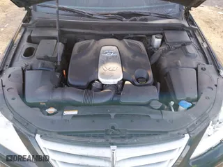 2009 Hyundai Genesis with VIN KMHGC46F39U040132, listed as a IAAI auction lot 42018114 with 111,625 mi miles. Bid and sale history available at carsss.com. Image 10.