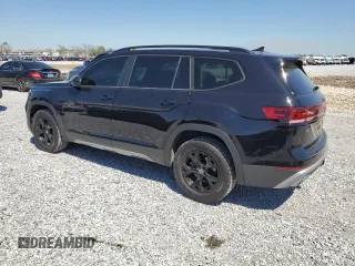 2024 Volkswagen Atlas Peak Edition SE z VIN 1V2CR2CAXRC568110, wystawiony jako Copart lot #48893395 z przebiegiem 10 441 mil mil oraz Nie do naprawy • Non repairable. Historia ofert i sprzedaży dostępna na DreamBid. Obrazek 2.
