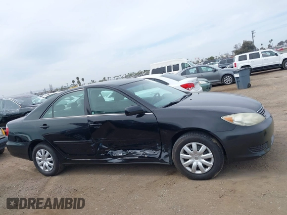 2005 Toyota Camry STD z VIN 4T1BE32K65U383111, wystawiony jako IAAI lot #41735806 z przebiegiem 115 285 mil mil oraz . Historia ofert i sprzedaży dostępna na DreamBid. Obrazek 13.