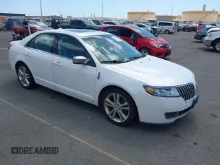 2010 Lincoln MKZ z VIN 3LNHL2GC9AR646754, wystawiony jako IAAI lot #41730092 z przebiegiem 90 047 mil mil oraz . Historia ofert i sprzedaży dostępna na DreamBid. Obrazek 1.
