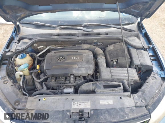 2015 Volkswagen Jetta SE z VIN 3VWD17AJ0FM301191, wystawiony jako IAAI lot #42446461 z przebiegiem 162 000 mil mil oraz . Historia ofert i sprzedaży dostępna na DreamBid. Obrazek 10.
