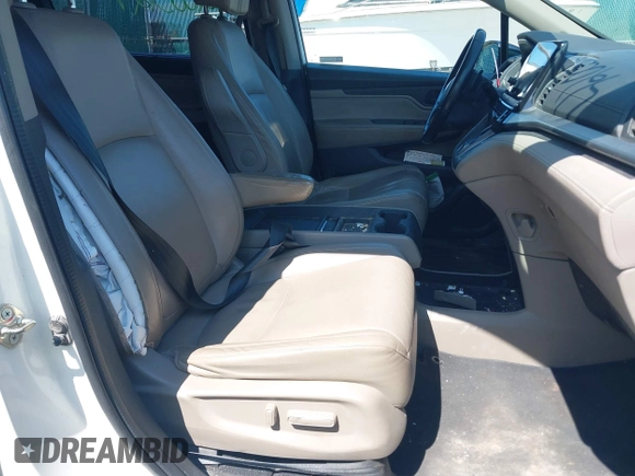 2018 Honda Odyssey EX-L z VIN 5FNRL6H70JB102713, wystawiony jako IAAI lot #42003129 z przebiegiem 410 500 mil mil oraz . Historia ofert i sprzedaży dostępna na DreamBid. Obrazek 5.