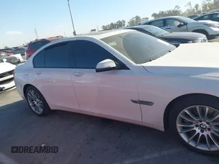 2015 BMW 7 Series 750i с VIN WBAYA8C58FD825806, выставлен на аукционе IAAI как лот 41221472 с пробегом 131 730 миль миль и . История ставок и продаж доступна на DreamBid. Изображение 13.